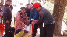 पूर्वखोला गाउँपालिका वडा नं. ३ का वडा अध्यक्ष निलकण्ठ भट्टराईद्वारा पशु सम्बन्धि तालिम लिएका ४० जनालाई ५-५ वटाको दरले कुखुराको चल्ला वितरण गरियो |